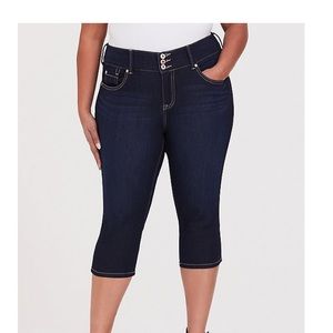 Torrid, capris jegging, size 16 NWT, super stretch